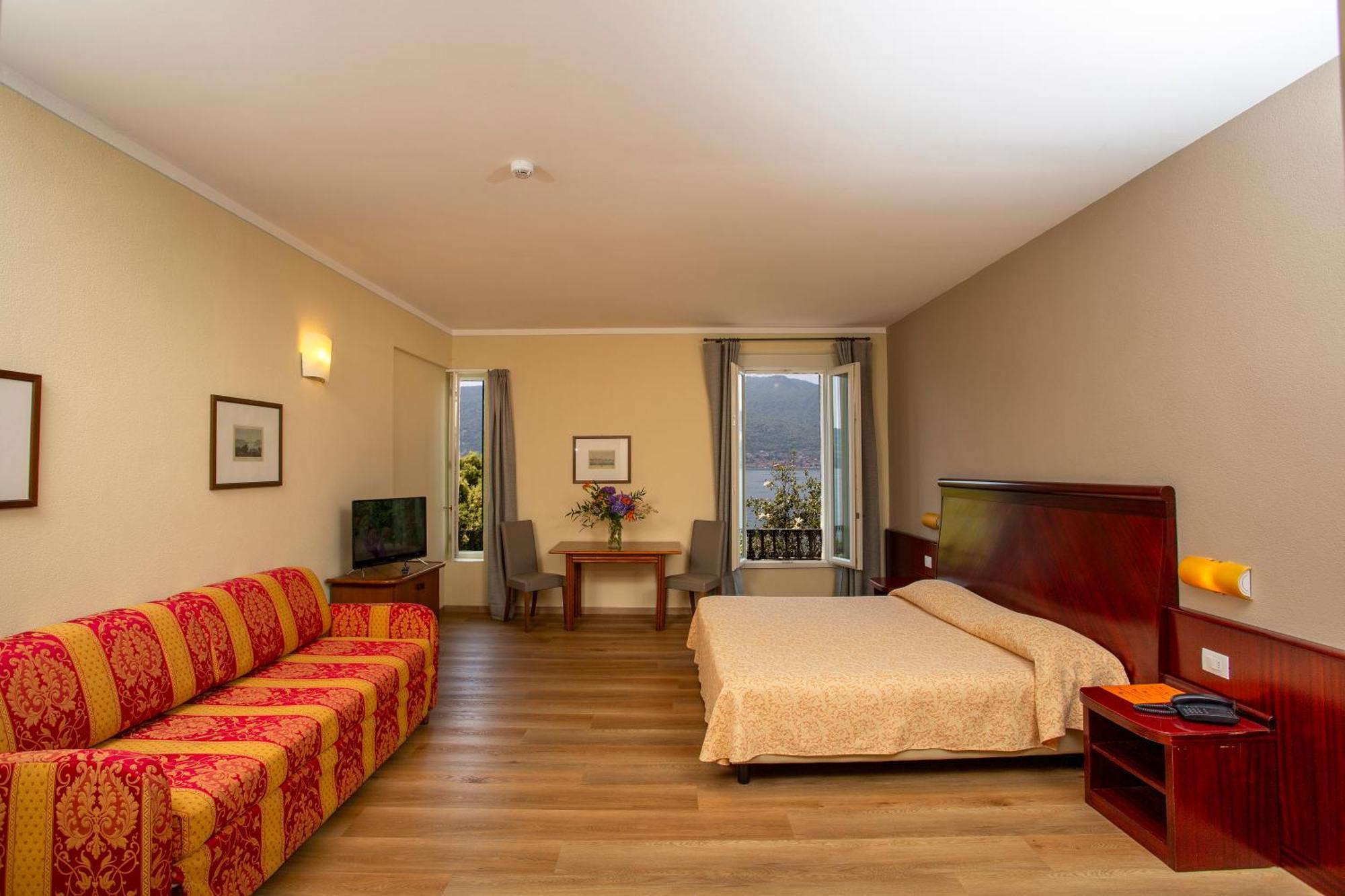 Double or Twin Room with Lake View,1689823574:JPEG